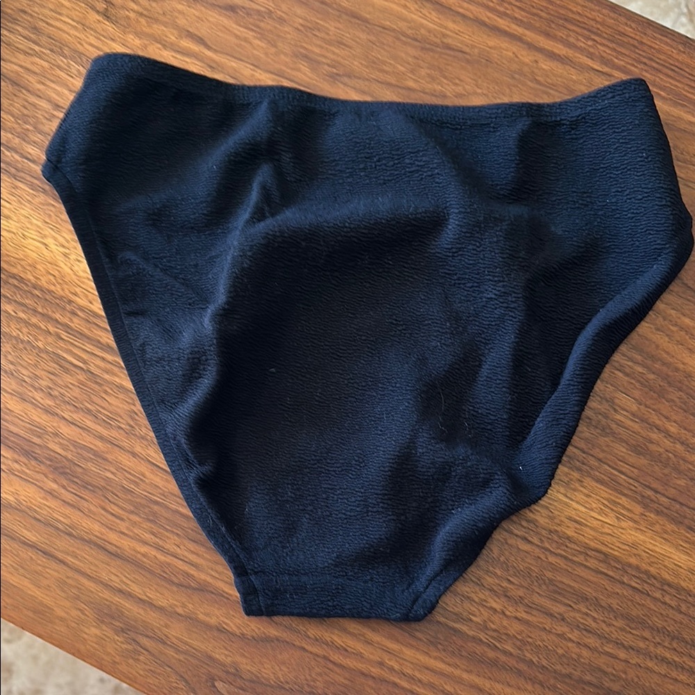 Black Textured Swimsuit Set - Picture 3 of 5